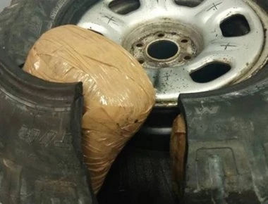 Έκρυβαν 24 κιλά χασίς σε... ρεζέρβες φορτηγού
